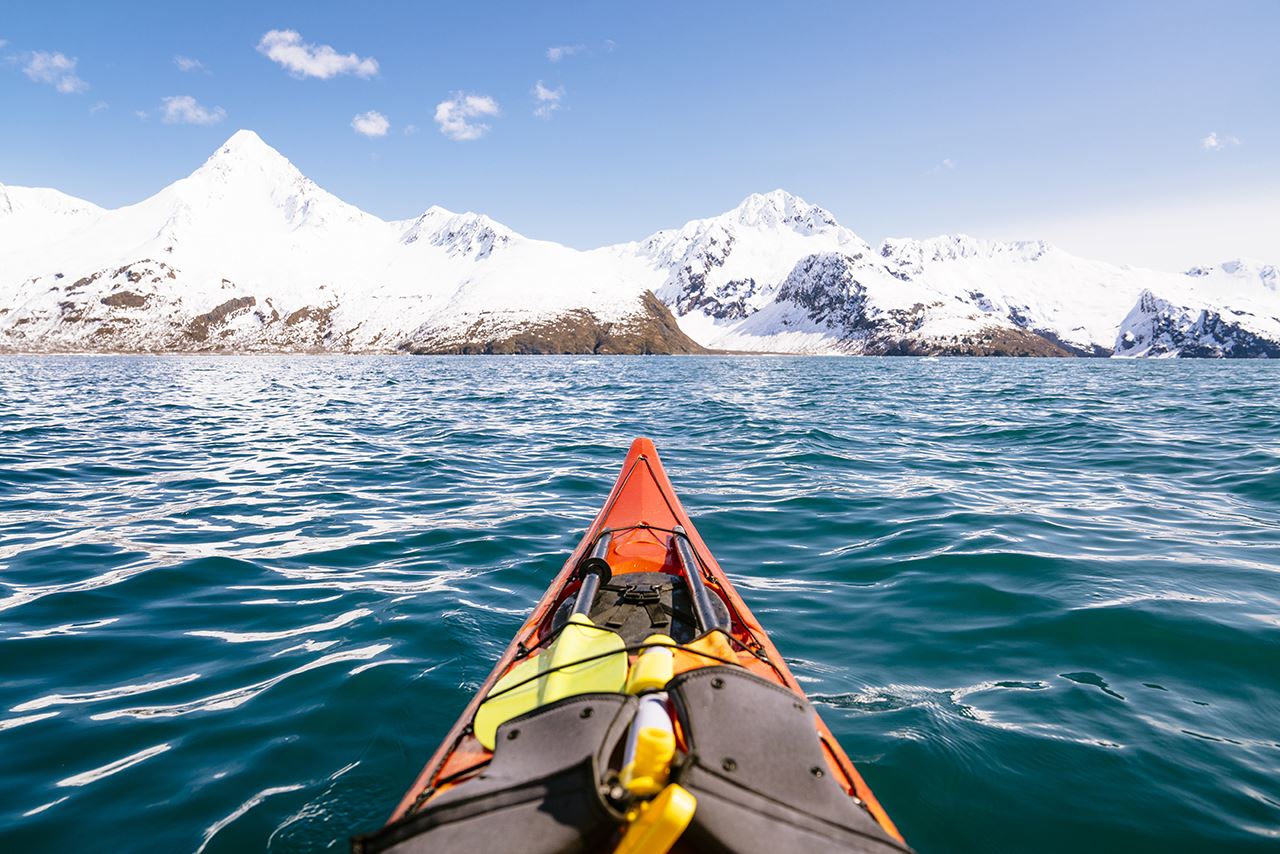 Kayaking-on-mountain-lake